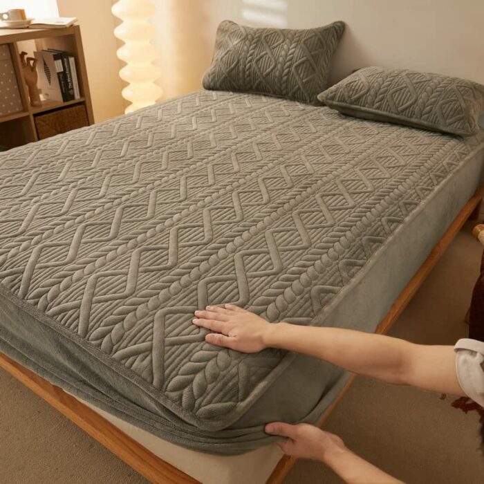 Extra Deep Pocket Fitted Sheet Flannel Sheet Set Solid Color Milk Fleece Mattress Pad Cover Dustproof mattress cover for Bedroom Apartment (Color