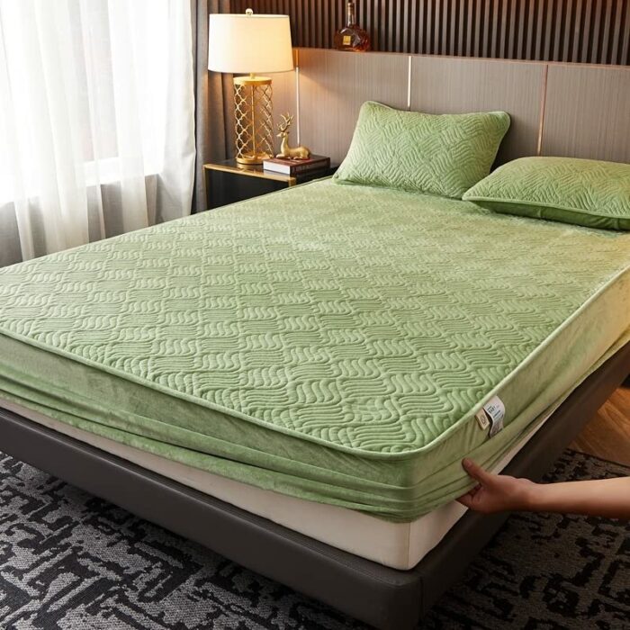Extra Deep Pocket Fitted Sheet Flannel Sheet Set Solid Color Milk Fleece Mattress Pad Cover Dustproof mattress cover for Bedroom Apartment (Color