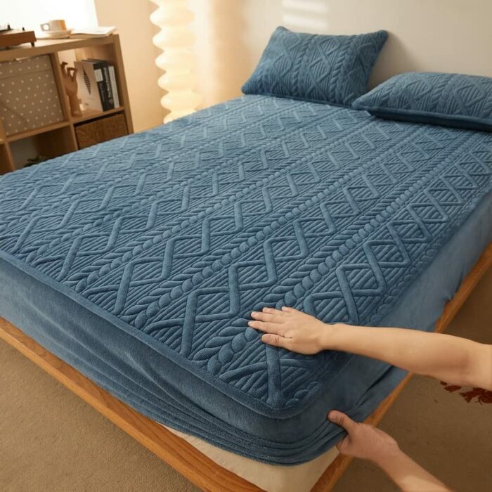 Extra Deep Pocket Fitted Sheet Flannel Sheet Set Solid Color Milk Fleece Mattress Pad Cover Dustproof mattress cover for Bedroom Apartment (Color
